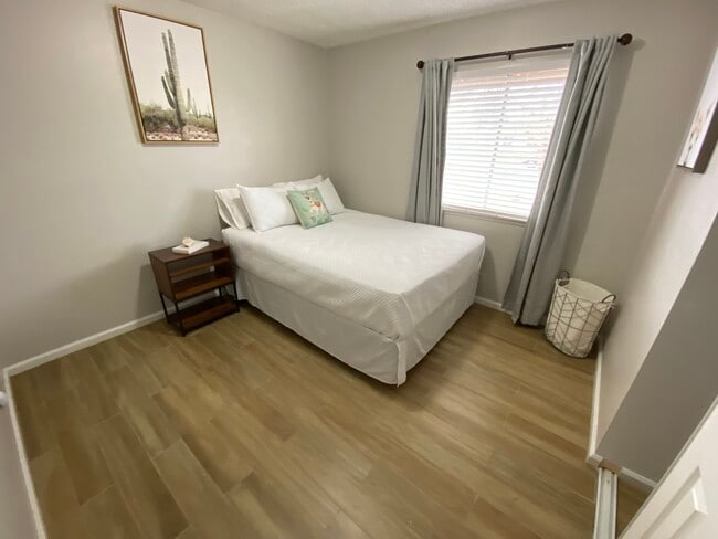 Photo - 905 Center St