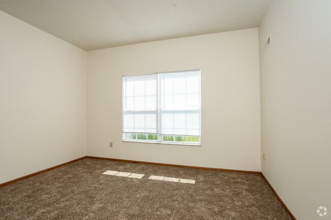 3BR, 3BA - 1,353 SF
