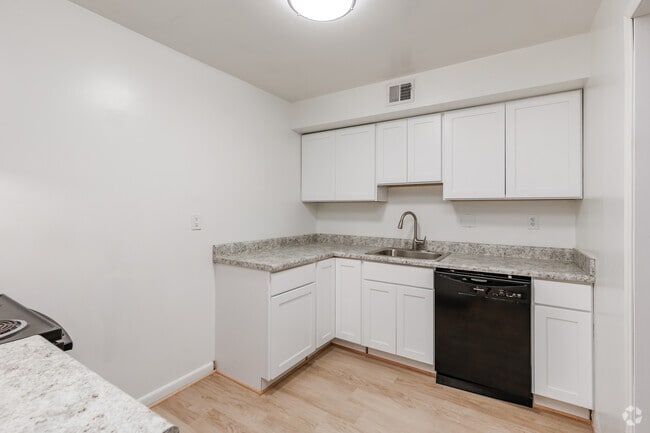 2BR, 1BA - 858SF - Kitchen