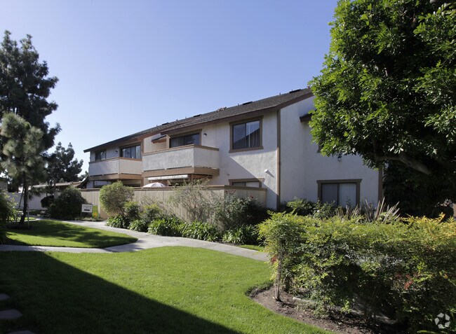 Windsor Court Apartments - Windsor Court Apartments