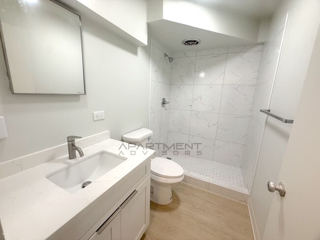 Photo - 1218 N School St Unit 3E