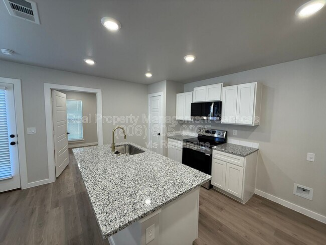 Photo - 8328 24th St