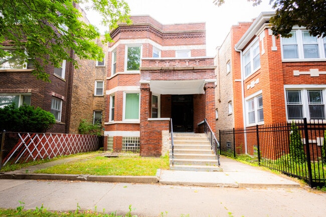 Building Photo - 7250 S King Dr Unit 1