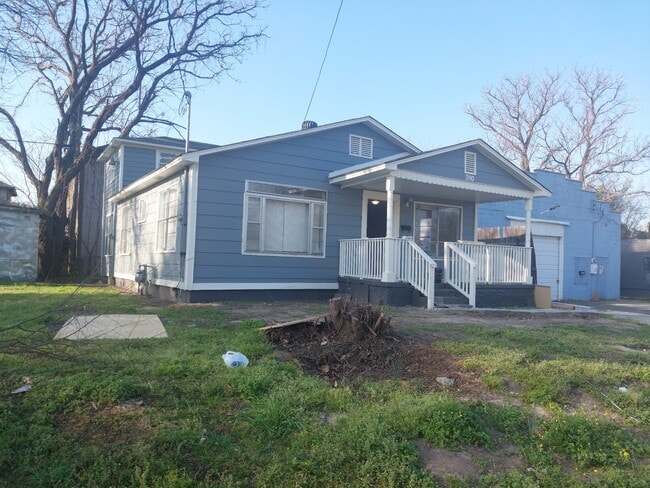 Building Photo - 310 E 13th St