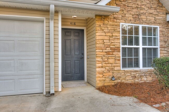 Photo - 3 Bedroom 2 Bath Townhouse With Garage