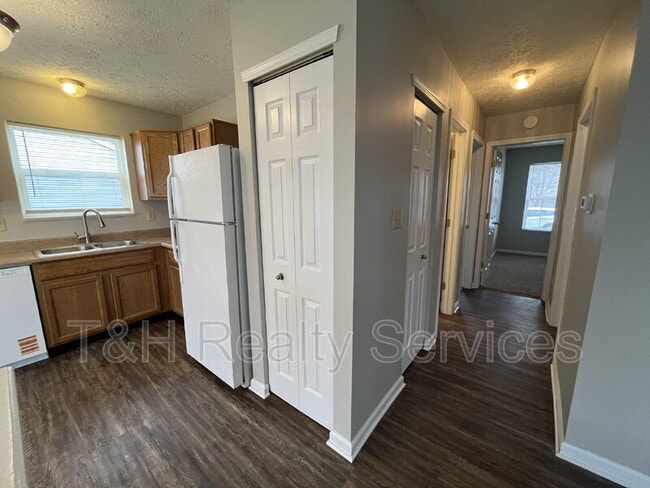 Photo - 699 Jack Pine Dr