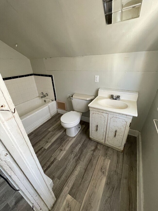 Photo - 1523 E Washington St Unit 2