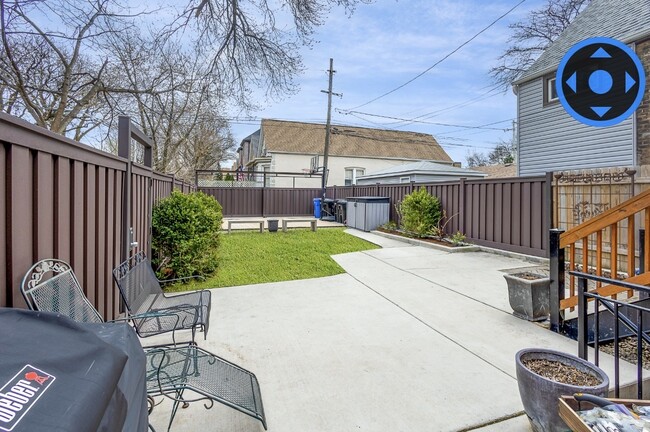 Photo - 3033 W Diversey Ave Unit B