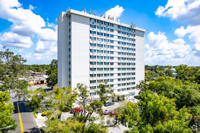 2000 E Hillcrest St. Orlando, Florida 32803 - Hillcrest Hampton House