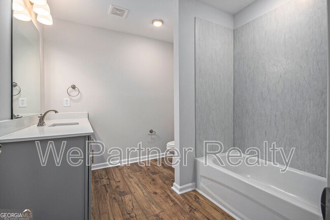 Photo - 114 Crestpoint Rd