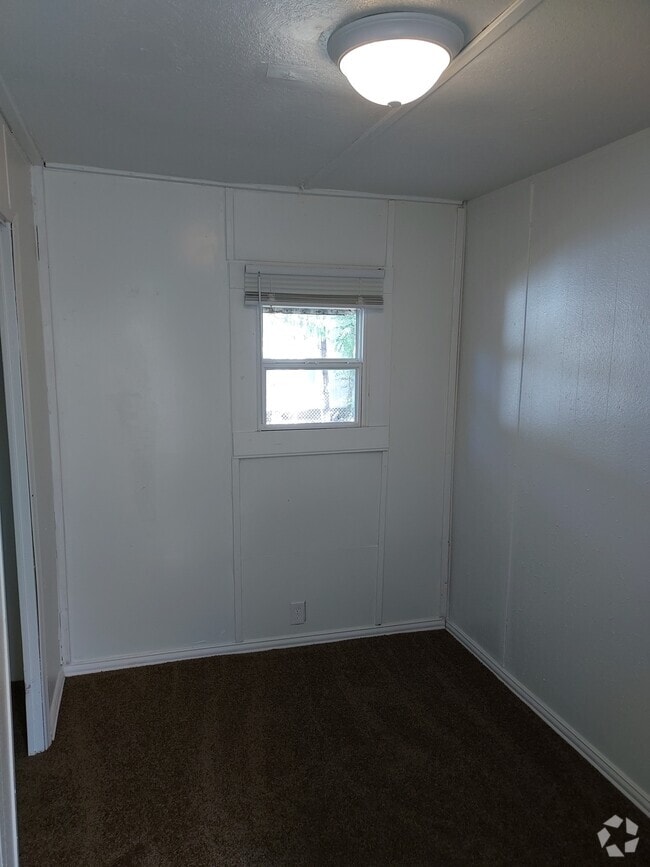 Building Photo - 826 Queens Dr Rental