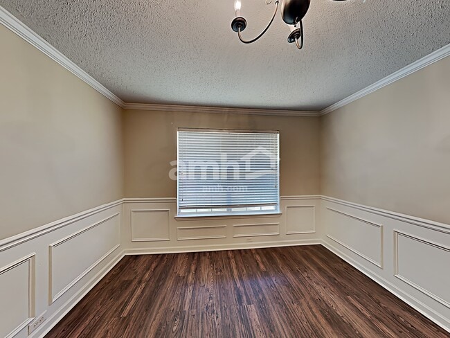 Photo - 512 Hamlet Dr