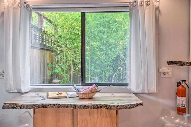 Photo - 675 Siskiyou Blvd