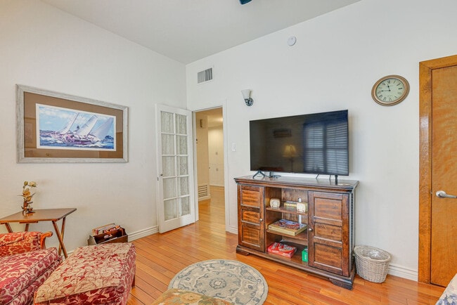 Photo - 107 W Windsor Ave Unit SI ID1545683P