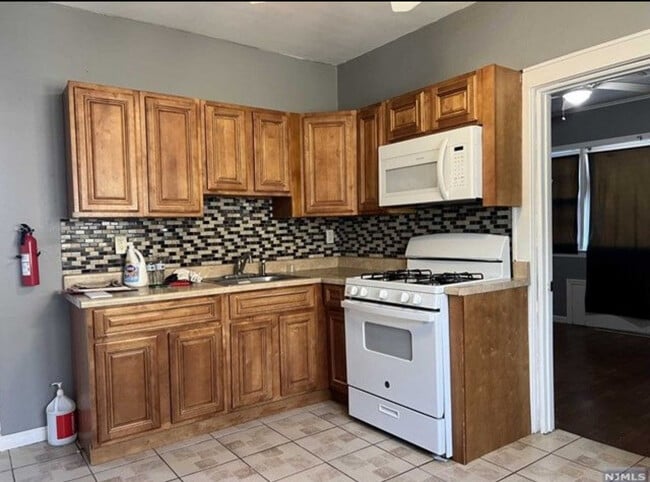 Building Photo - 234 Wallington Ave Unit 234 Wallington Ave #