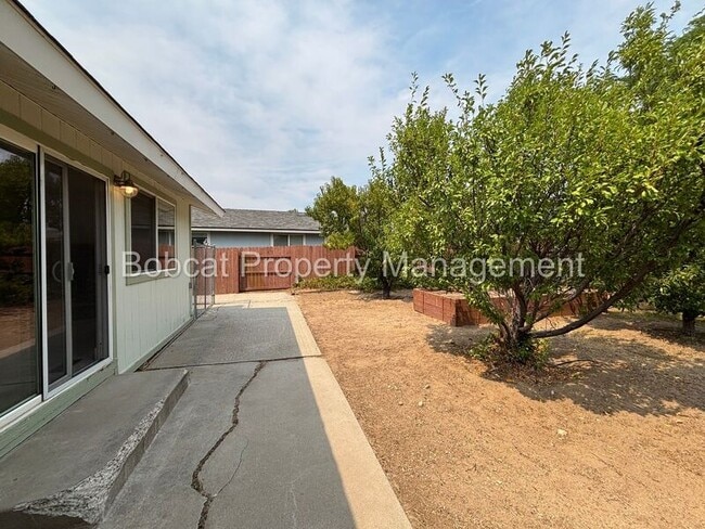 Photo - 3329 Somerset Way