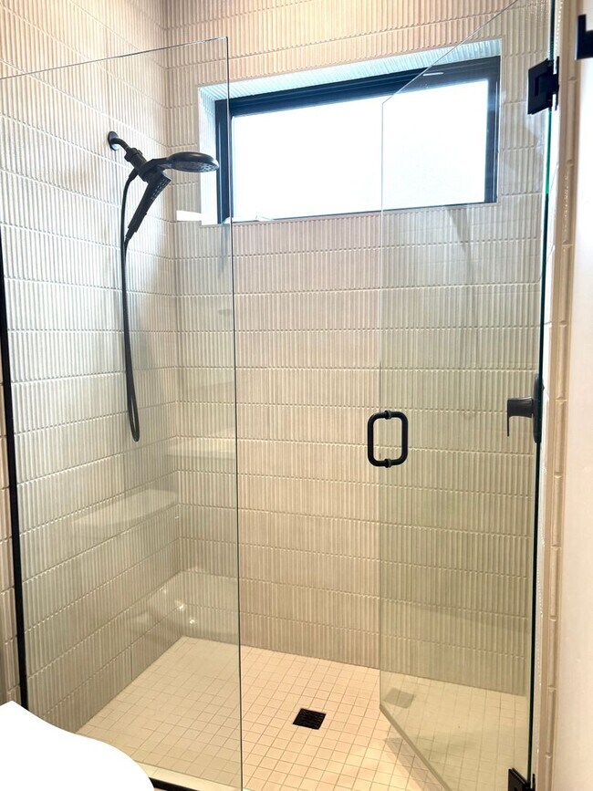 Photo - MOVE IN SPECIAL! One bedroom apartment on Bend's SW side. End Unit