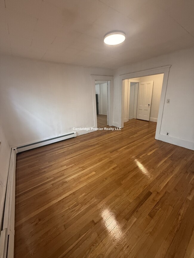 Building Photo - 66 Elm St Unit 2