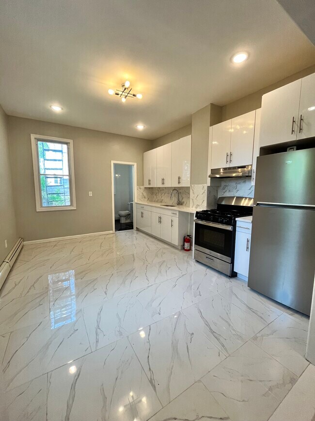 Photo - 200 Bartholdi Ave Unidad 1L