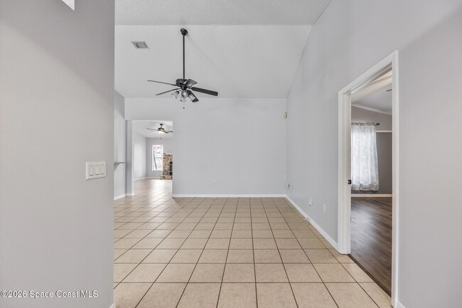 Photo - 5695 Graham St