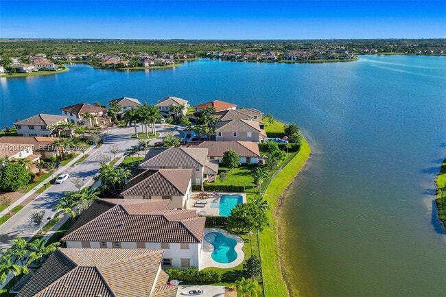 Photo - 8610 Lakeside Bnd
