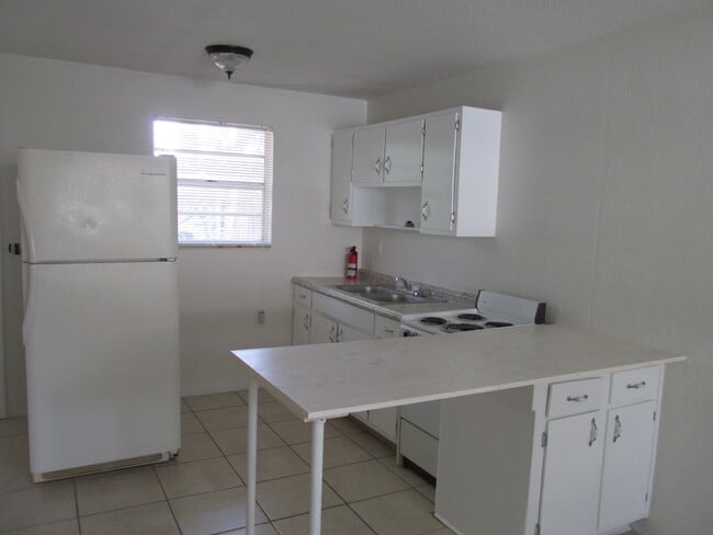 Photo - 309 Charles St Unidad B