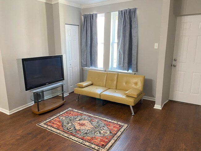Building Photo - 1635 Lecount St Rental