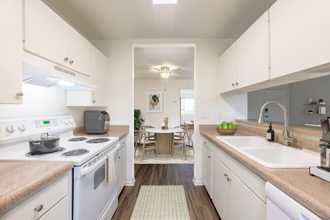 Photo - Pacific Oaks