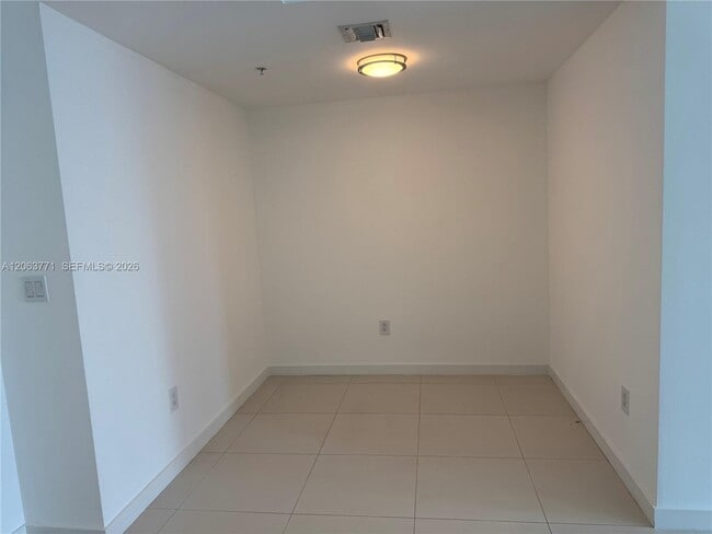 Photo - 90 SW 3rd St Unidad 2314