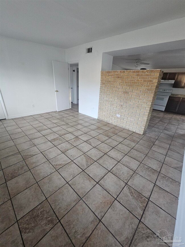 2221 Creighton Rd