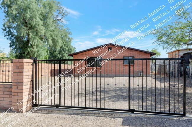 Photo - 425 W 26th St
