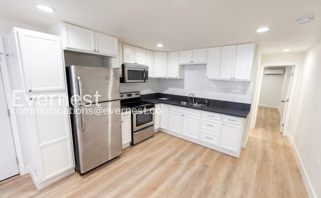 5015 Melrose Ave Unidad b