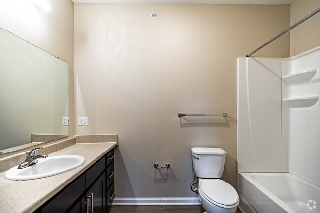 3BR, 2BA - 1,349SF - Second Bathroom