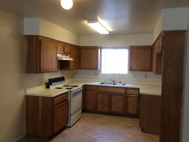 Photo - 6205 S H St Unit C