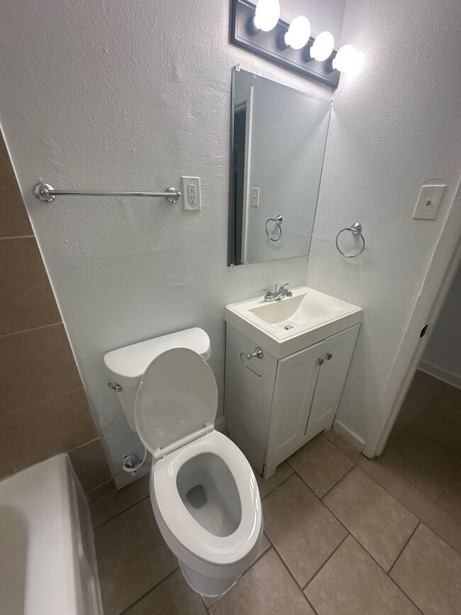 Photo - 1344-1346 Hyde Pk Blvd Unit 1344