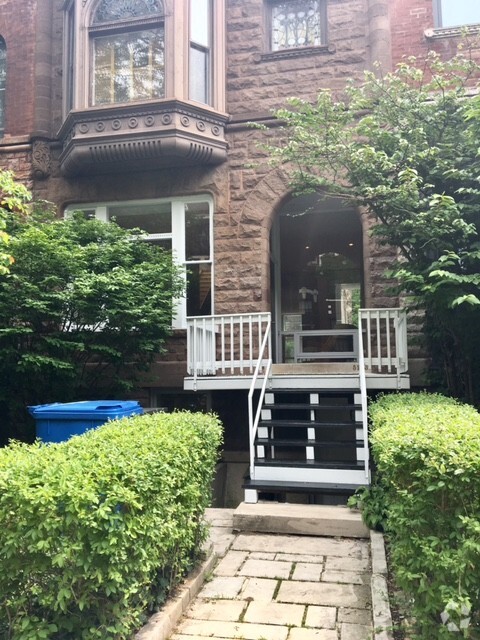 Front entrance - 5203 S Dorchester Ave Rental