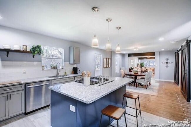 Building Photo - Adorable 3 bedroom 2 bath Minutes from N S... Rental