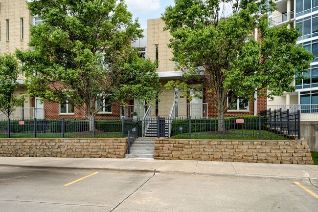 Building Photo - Prime Downtown 2-Bedroom Condo Steps from the Old Market!!