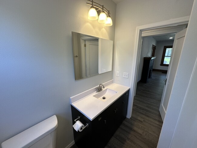 Photo - 726 W 26th St