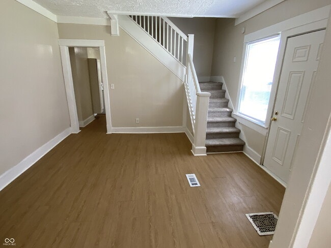 Photo - 253 N Gray St