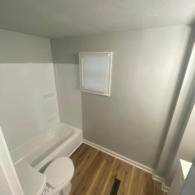 Photo - 243 James St