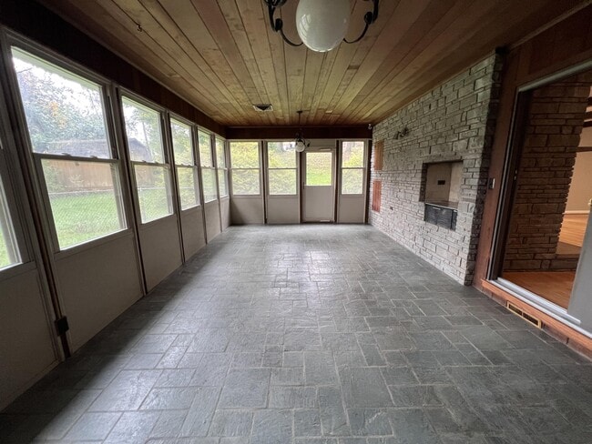 Photo - 3329 Collins Ferry Rd