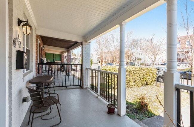 Photo - Recently Updated, 2 bed 2 1/2 Bath with Fe...