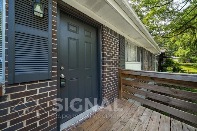 Photo - 320 Argonne Dr NE
