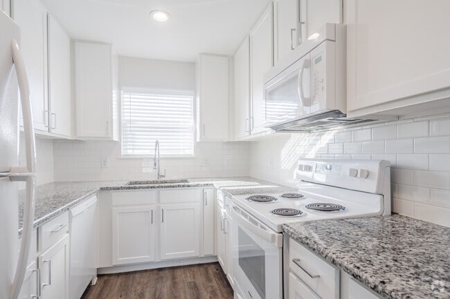 3BR, 1.5BA - 1000SF