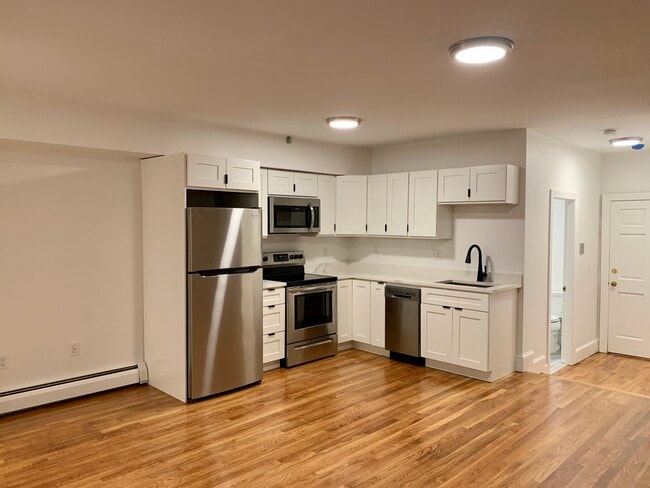 Building Photo - 138 Beacon St Unit 1
