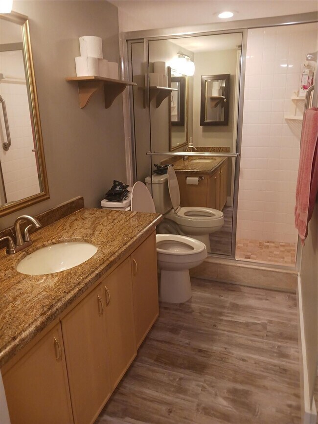 Building Photo - 3004 Portofino Isle Unit N1