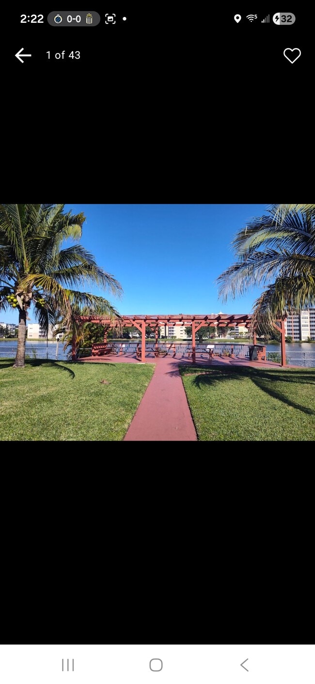 Building Photo - 1605 NE Miami Gardens Dr Unit 105