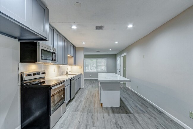 Photo - 7531 Dixie Dr