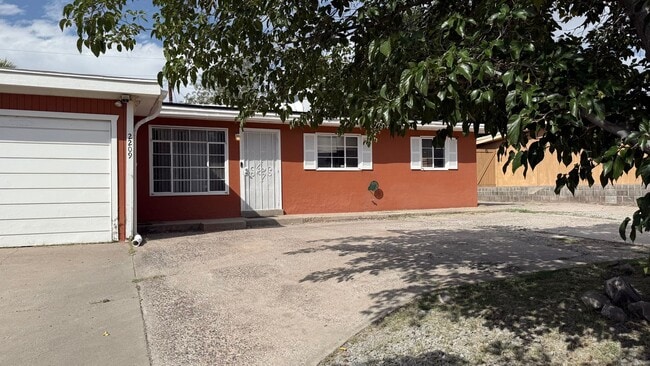 Building Photo - Artistic Home in the Heart of Las Cruces